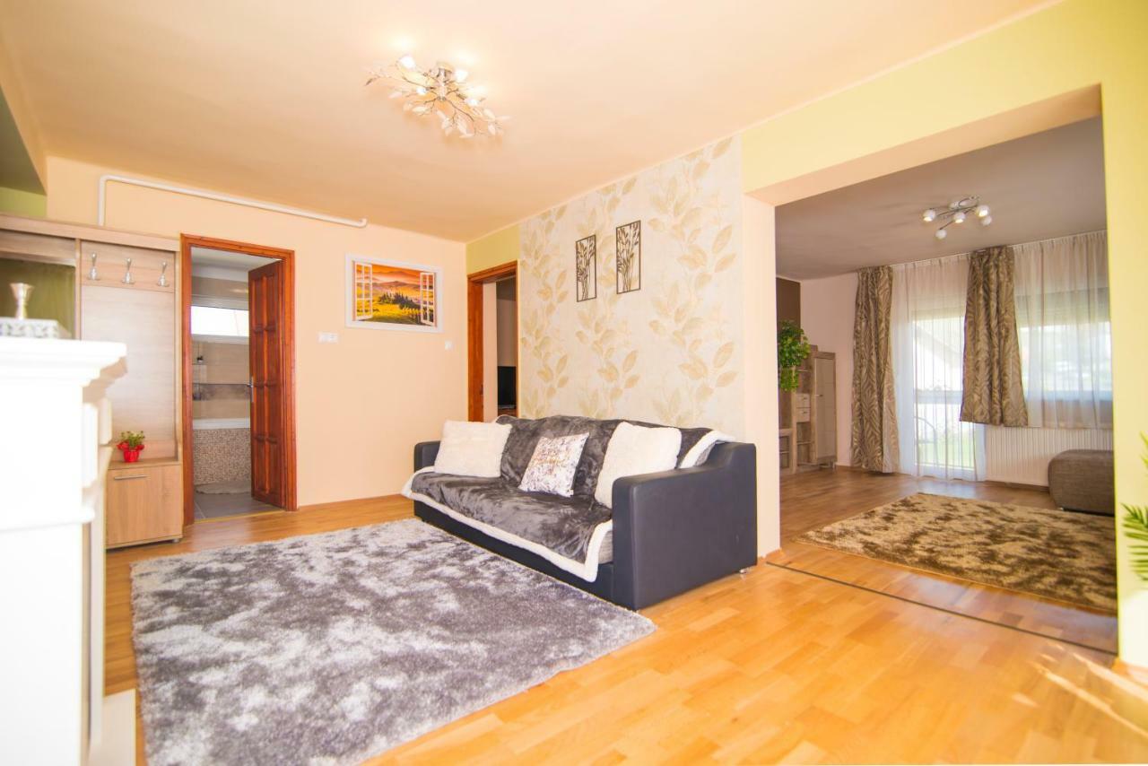 Oeskarszt Apartman Urkut Exteriér fotografie